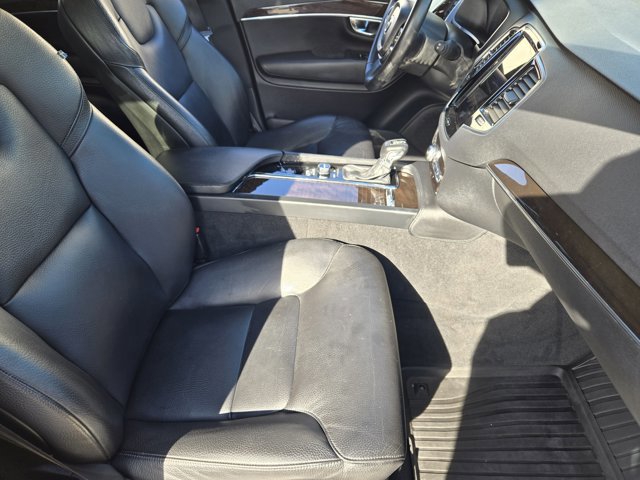 Used 2017 Volvo XC90 T6 Momentum w/ Vision Package image 12