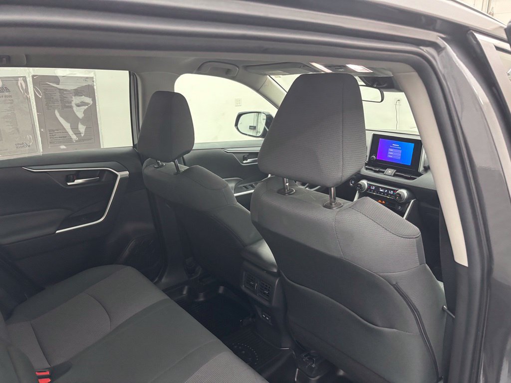 Used 2025 Toyota RAV4 XLE AWD/4WD image 40