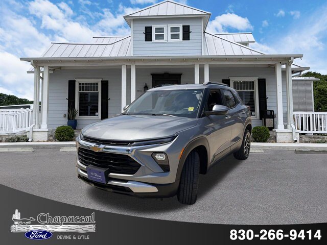 Used 2025 Chevrolet TrailBlazer LT AWD/4WD image 2