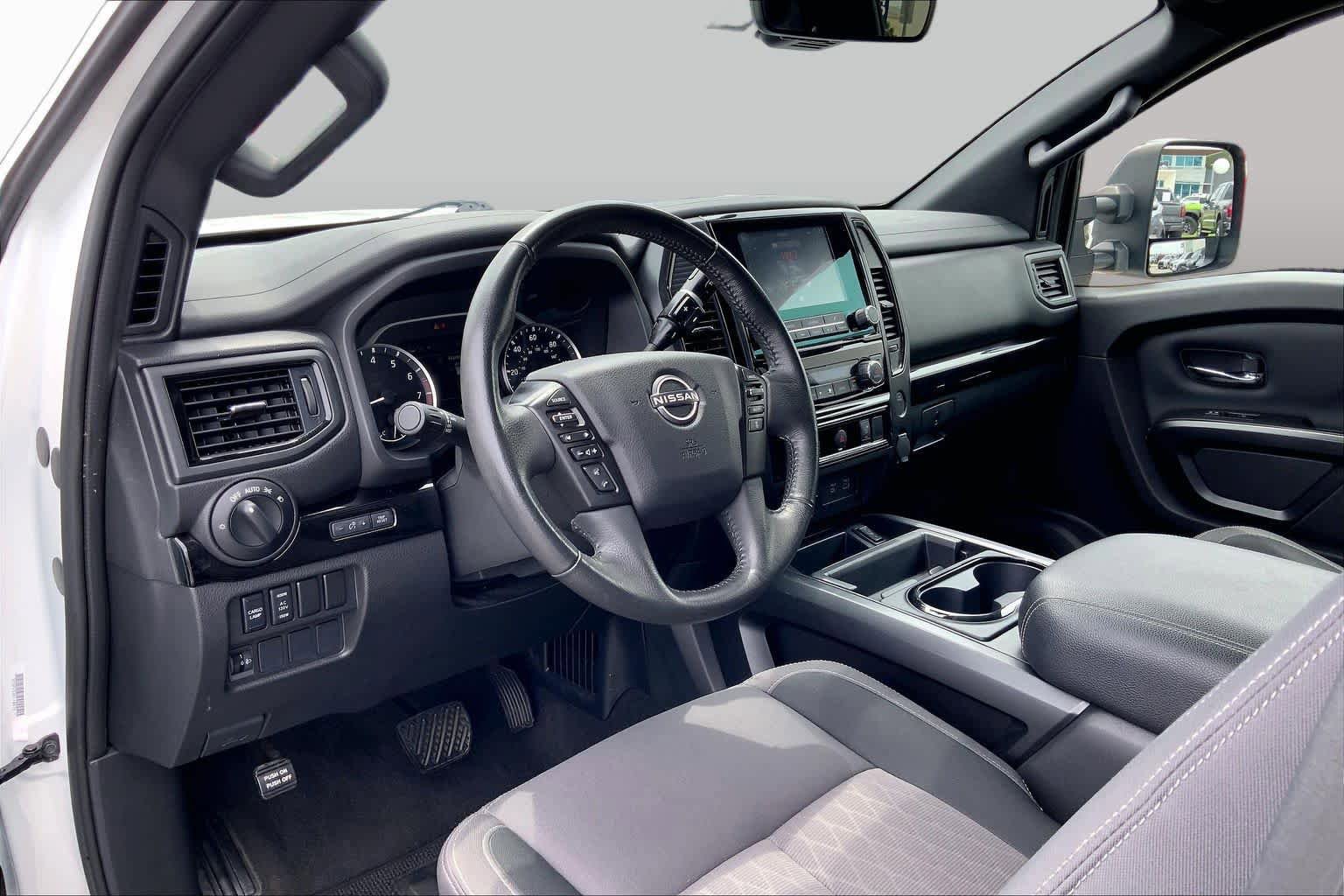 Used 2024 Nissan Titan SV RWD image 17