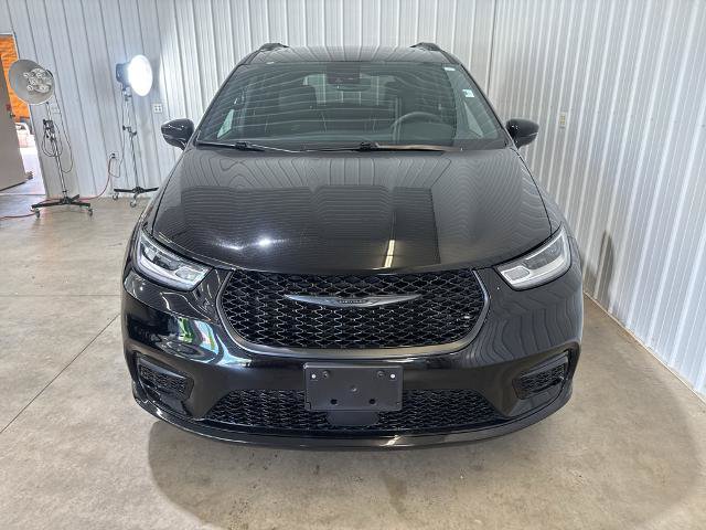 Used 2025 Chrysler Pacifica Limited FWD image 21