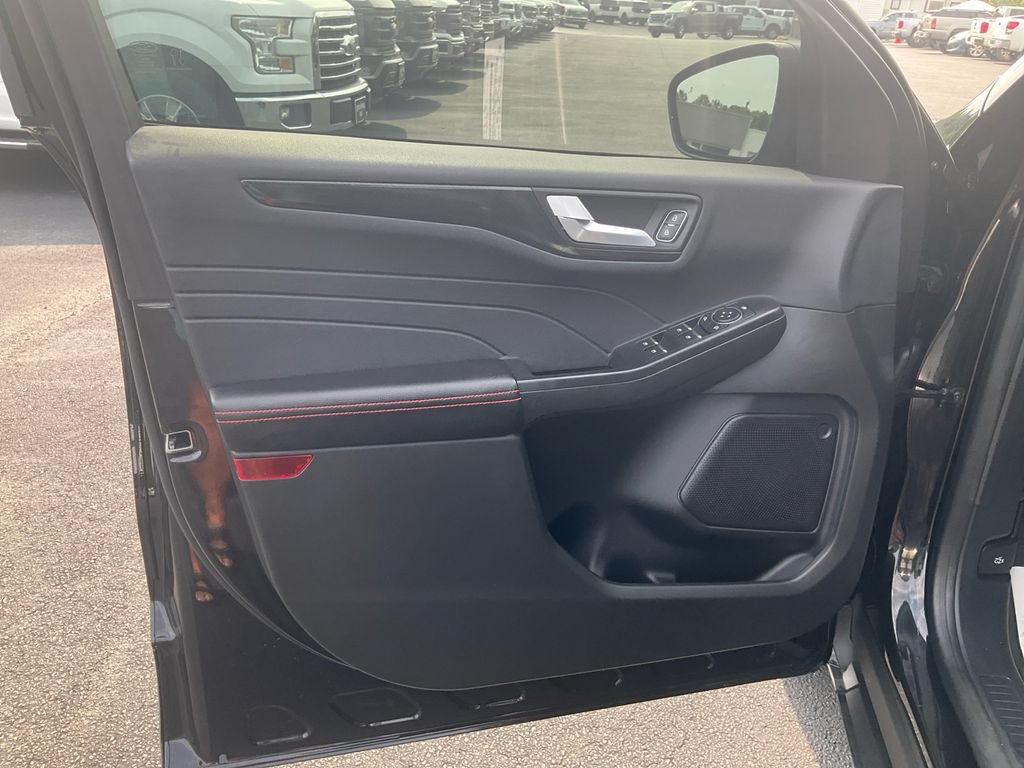 Certified 2023 Ford Escape ST-Line w/ Tech Pack #1 FWD image 17