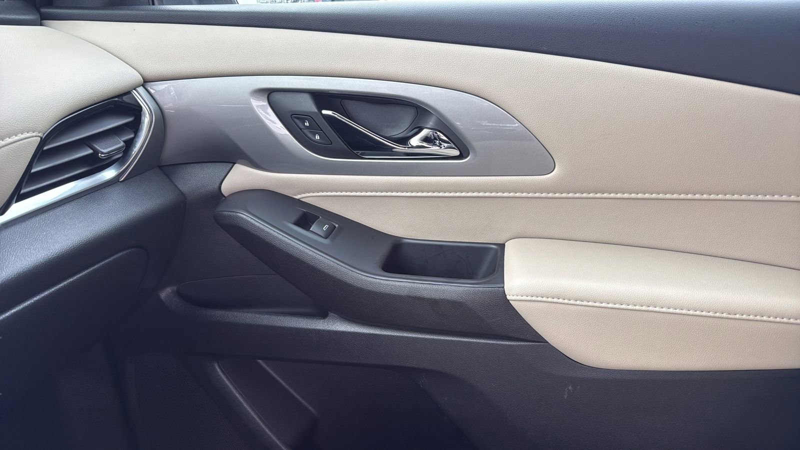 Used 2022 Chevrolet Traverse LS w/ LPO, Cargo Package FWD image 23
