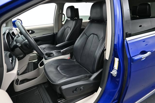 Used 2020 Chrysler Pacifica Limited FWD image 11