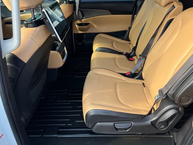 Used 2023 Kia Carnival LX FWD image 26