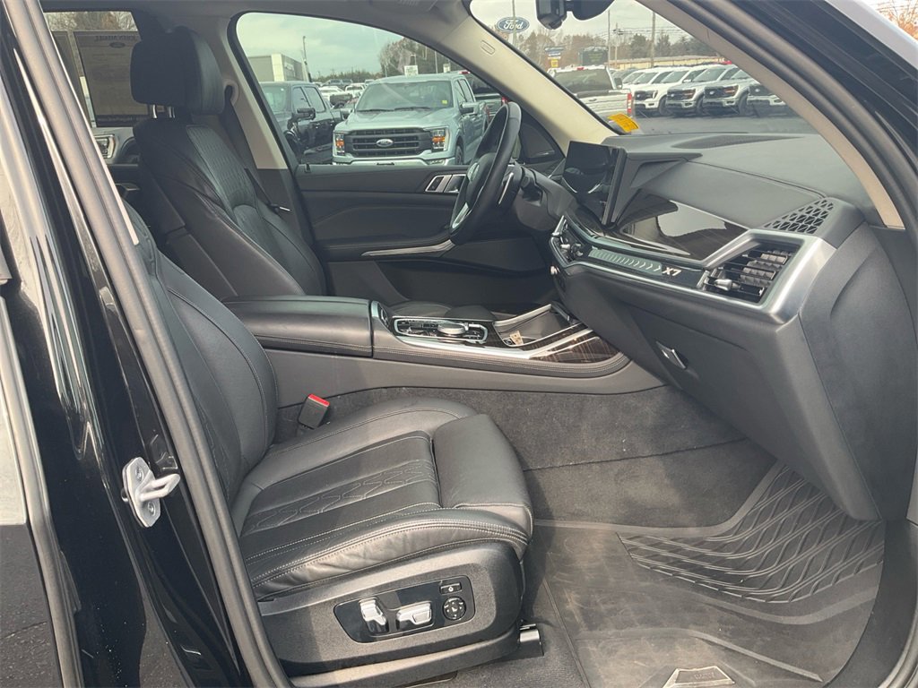 Used 2023 BMW X7 xDrive40i w/ Premium Package image 10