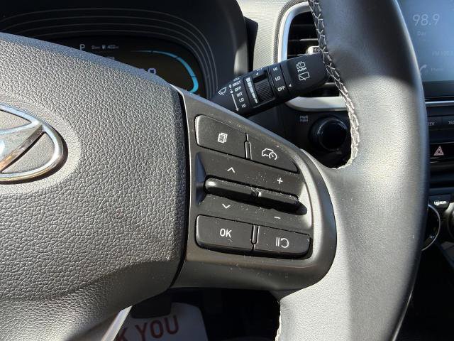 Used 2025 Hyundai Venue SEL image 21