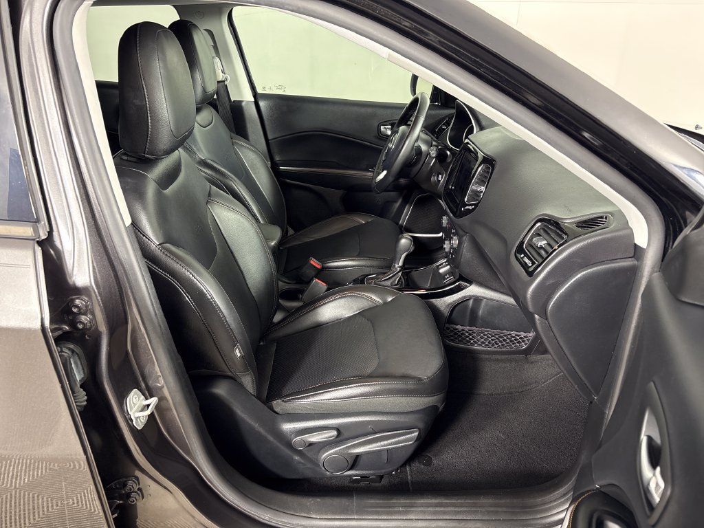 Used 2018 Jeep Compass Limited w/ Navigation Group FWD image 6