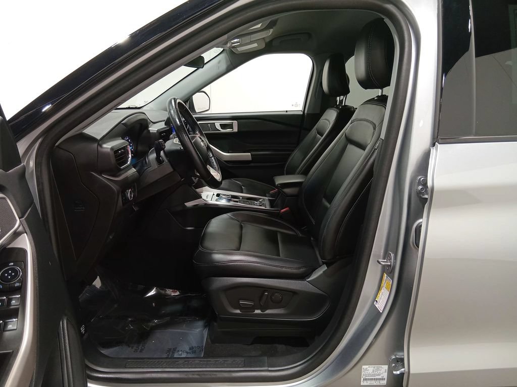 Certified 2023 Ford Explorer XLT w/ Equipment Group 202A AWD/4WD image 17