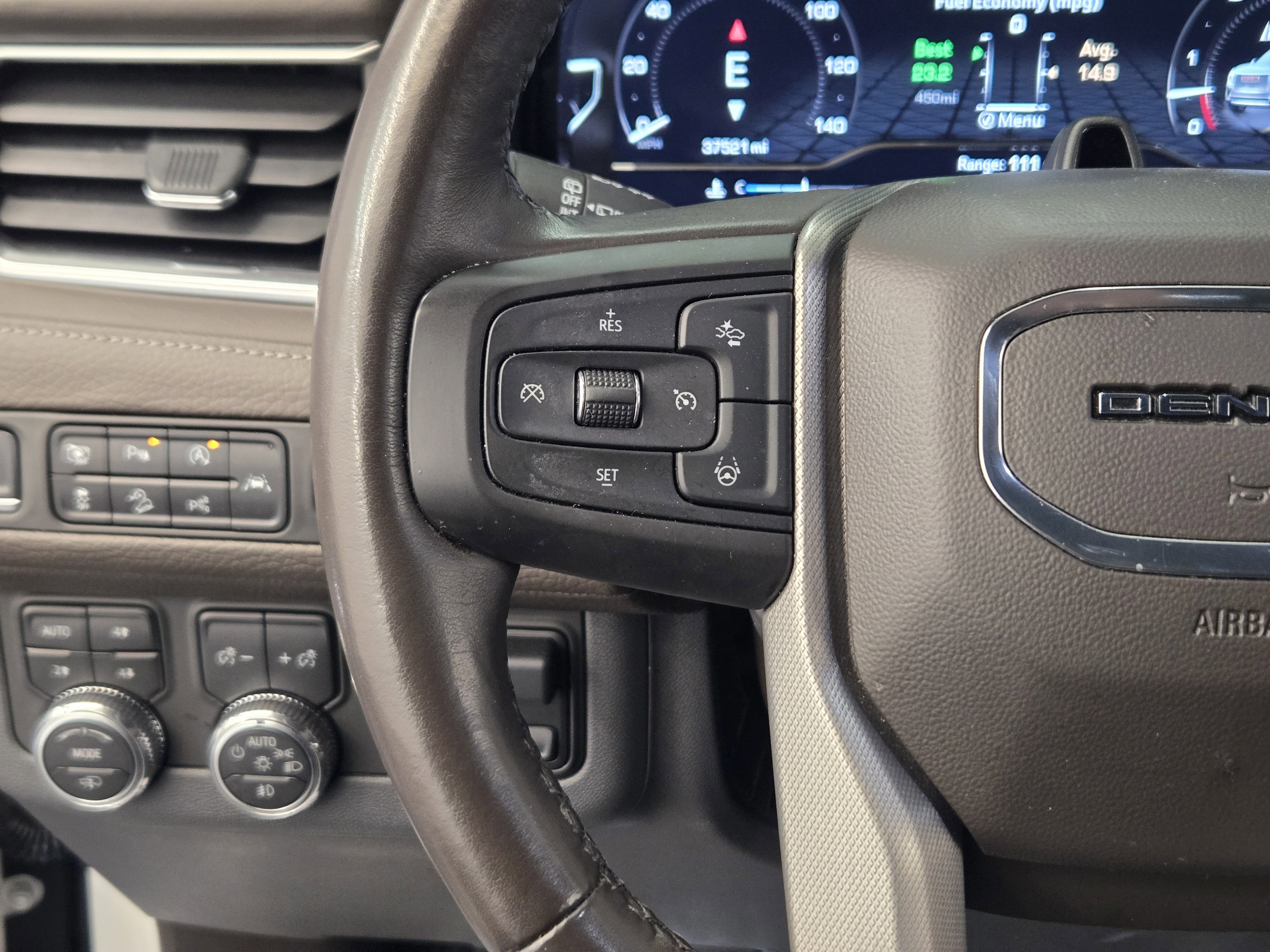 Used 2023 GMC Yukon XL Denali w/ Advanced Technology Package image 26