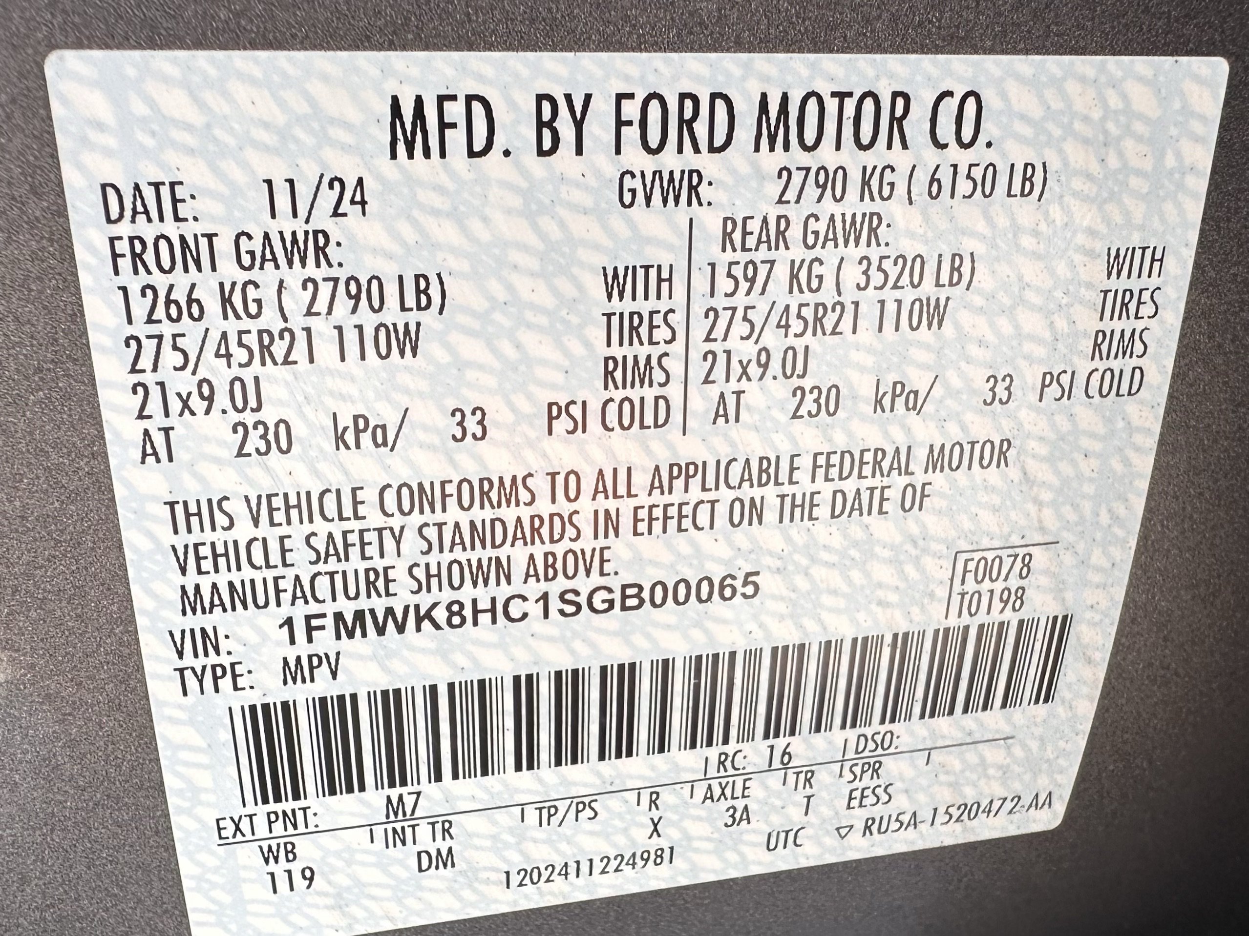 Certified 2025 Ford Explorer Platinum w/ Ultimate Package AWD/4WD image 32