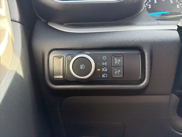 Certified 2022 Ford Explorer XLT w/ Equipment Group 202A image 31