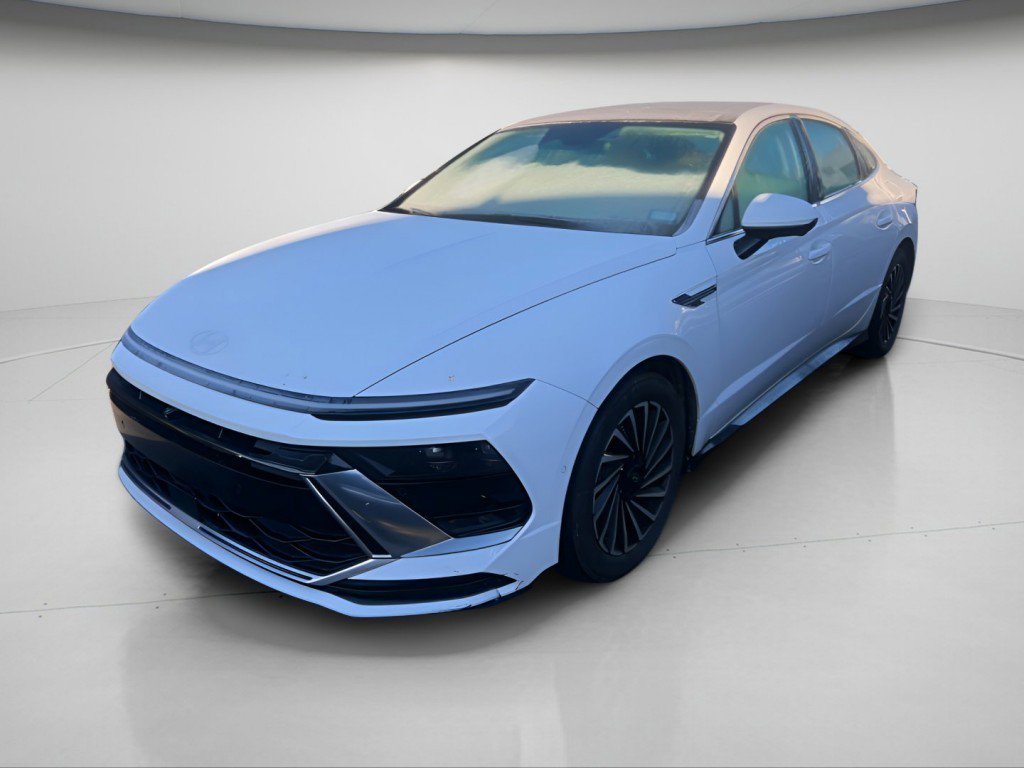 Used 2024 Hyundai Sonata Limited image 3