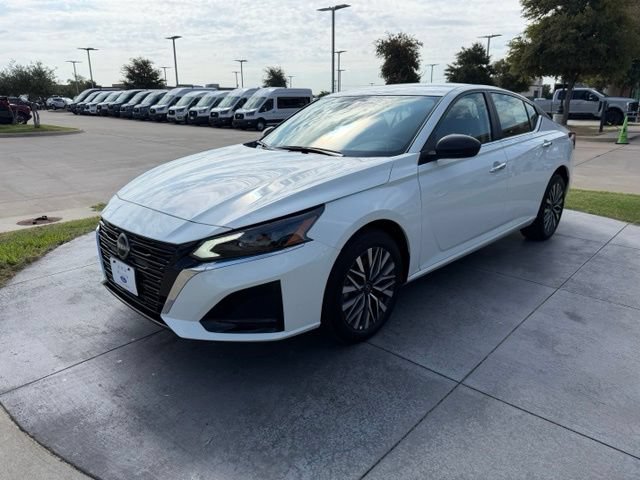 Used 2025 Nissan Altima 2.5 SV AWD/4WD image 3
