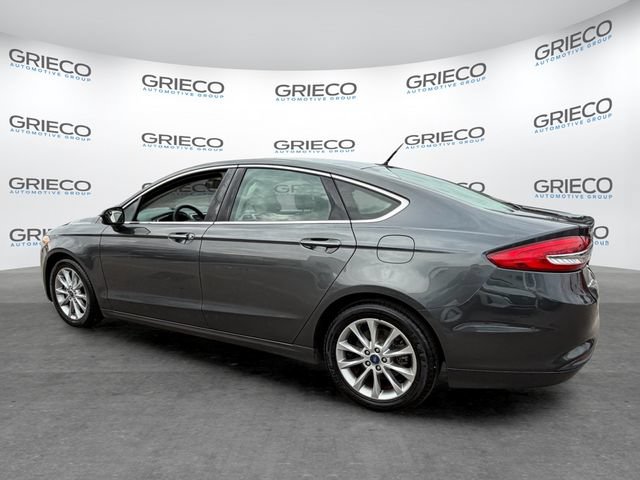 Certified 2017 Ford Fusion SE w/ Fusion SE Technology Package FWD image 5