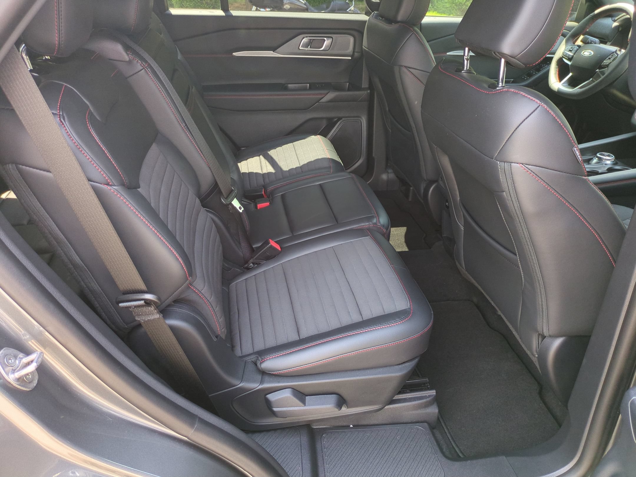 Certified 2026 Ford Explorer ST-Line w/ Premium Package RWD image 32