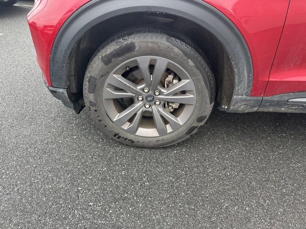 Certified 2022 Ford Explorer XLT w/ Equipment Group 202A image 2