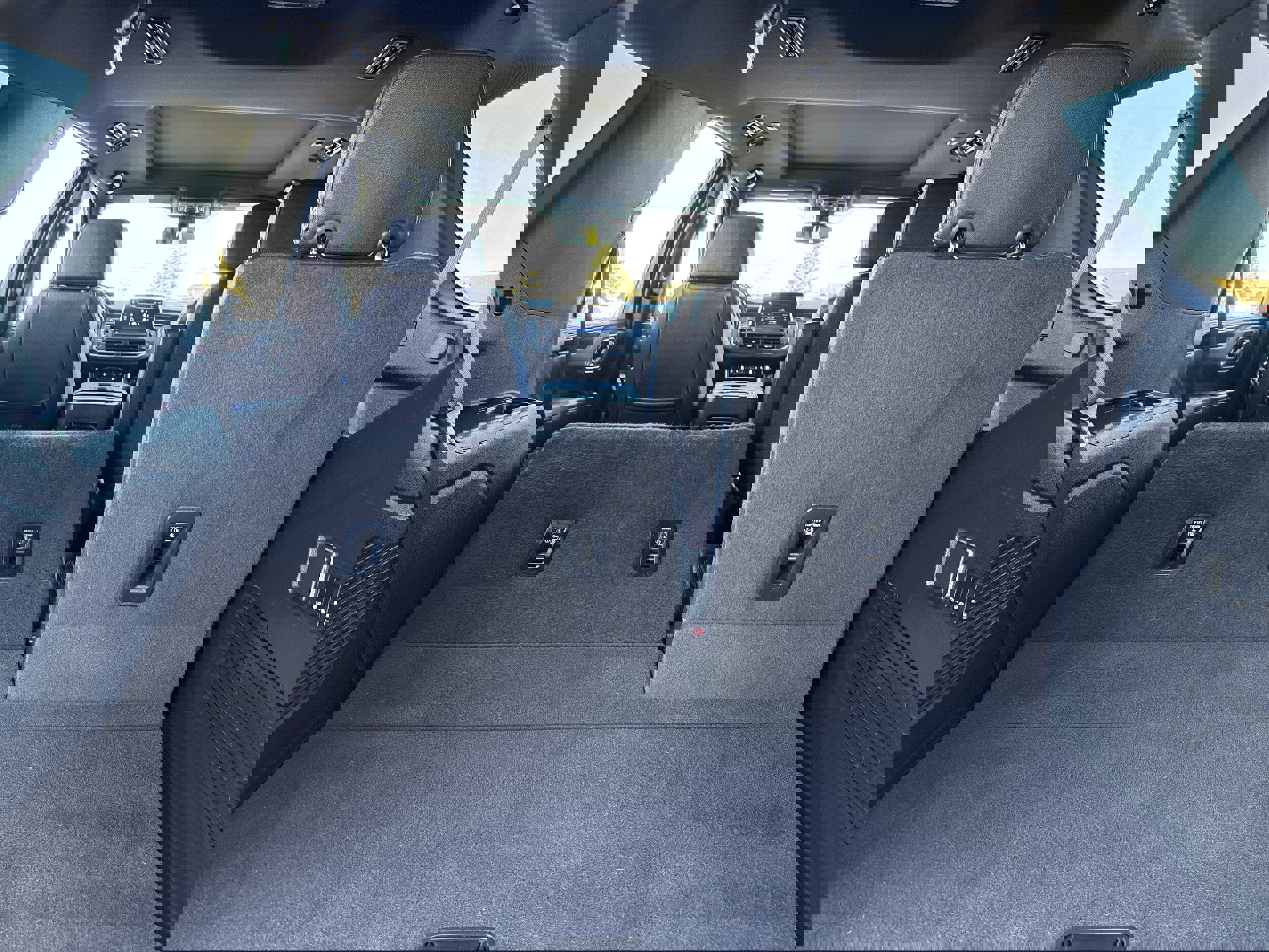 Used 2022 Chevrolet Tahoe Z71 w/ Luxury Package image 24