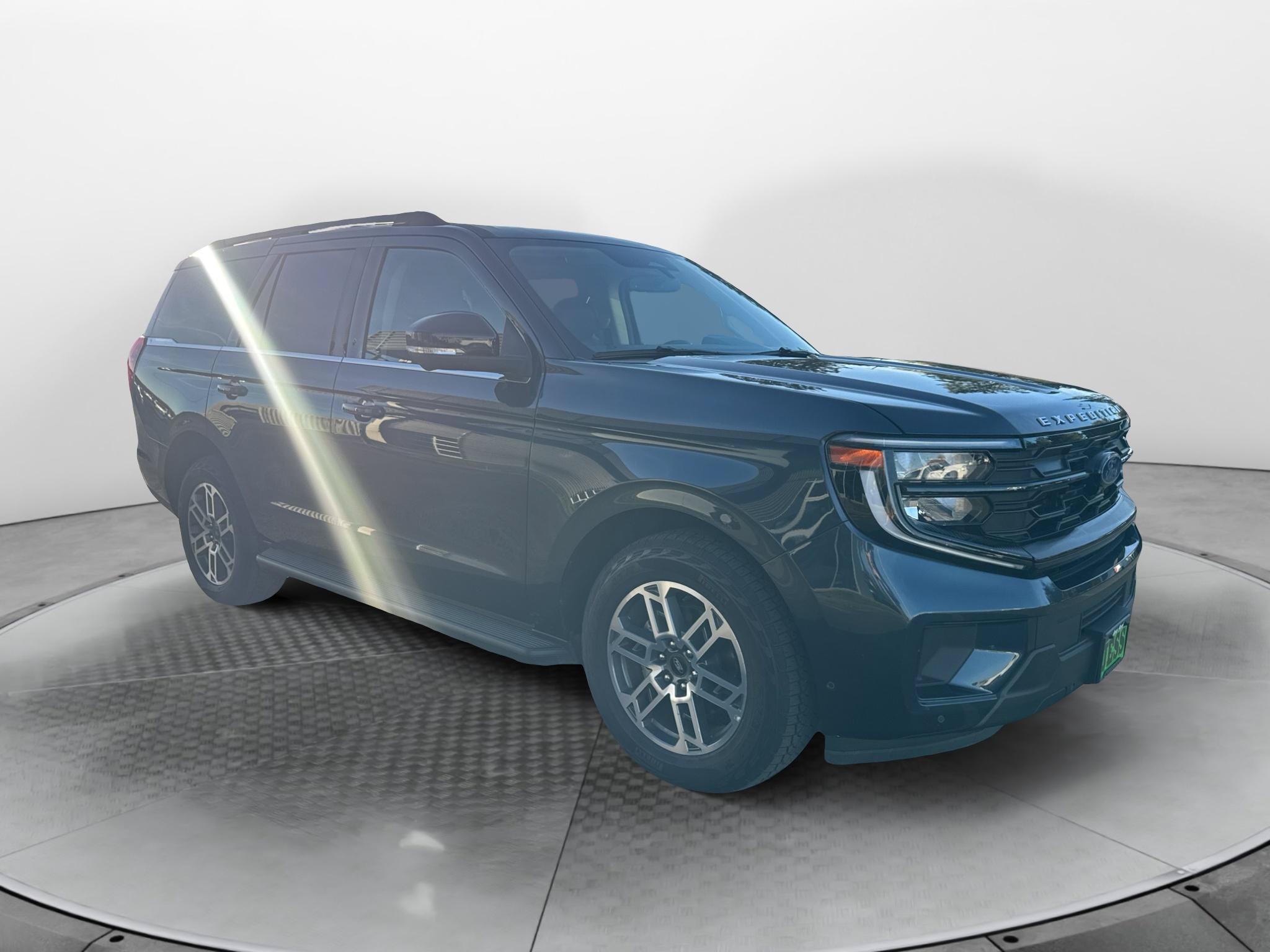 Certified 2025 Ford Expedition Active AWD/4WD image 8