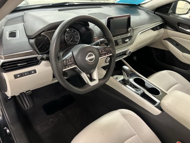 Used 2024 Nissan Altima 2.5 SV FWD image 12