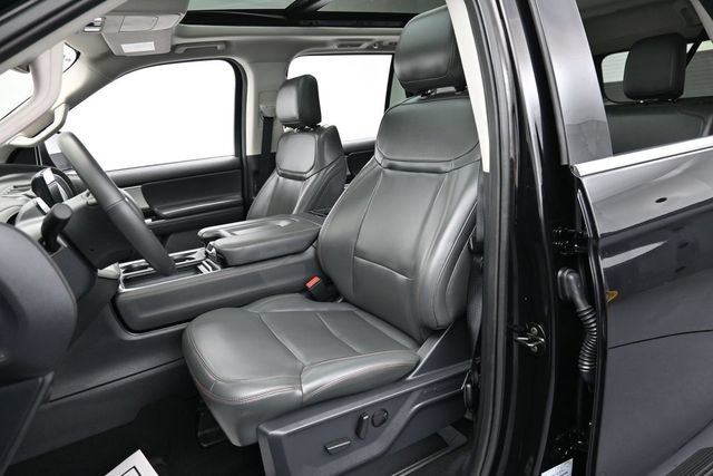 Certified 2025 Ford Expedition Active AWD/4WD image 11