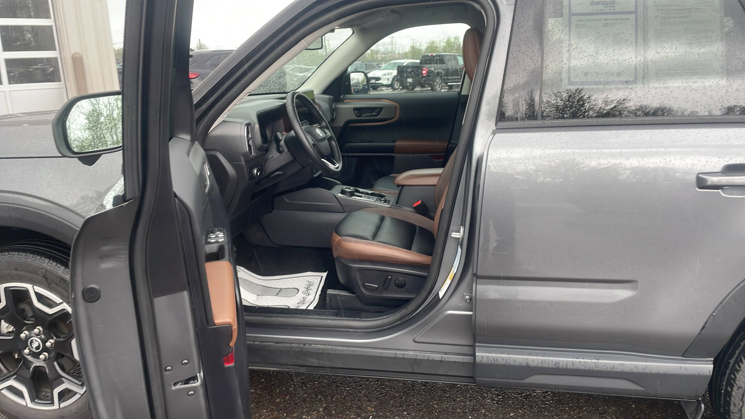 Certified 2025 Ford Bronco Sport Outer Banks w/ Outer Banks Tech Package+ AWD/4WD image 27