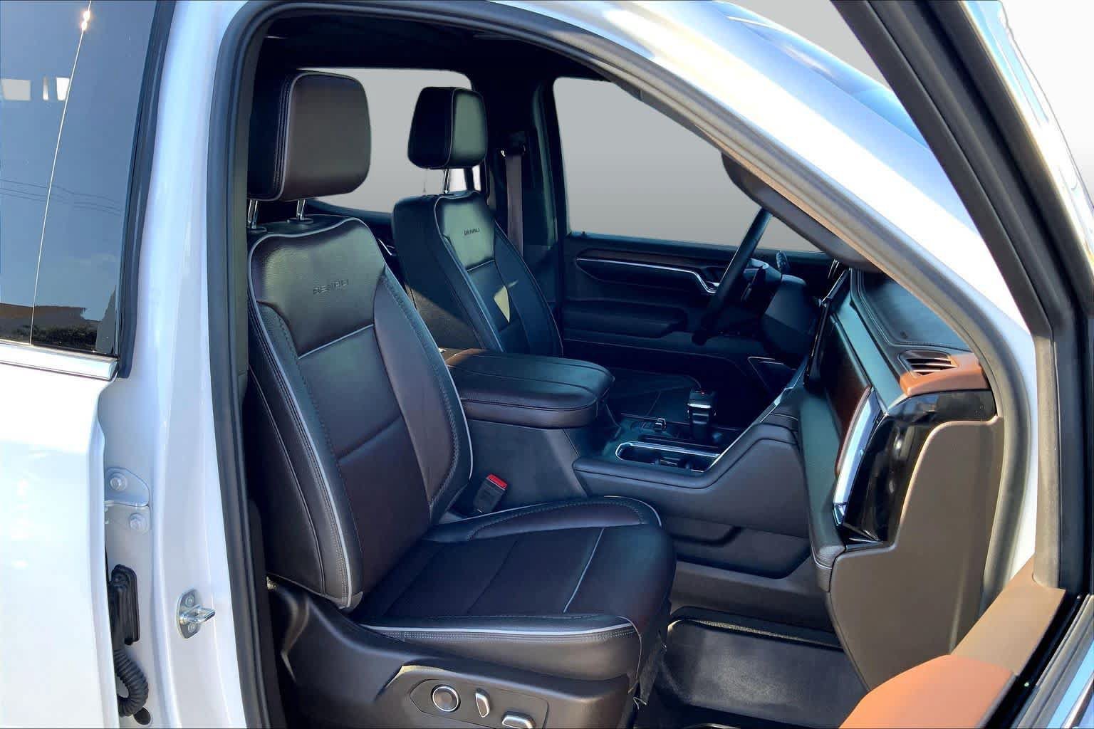 Used 2024 GMC Sierra 1500 Denali w/ Denali Reserve Package AWD/4WD image 9