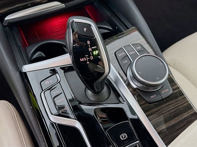 Used 2021 BMW 530i xDrive w/ Premium Package image 20