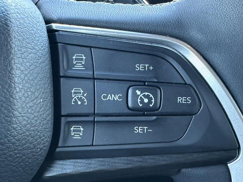 Used 2023 Jeep Grand Cherokee Altitude image 19