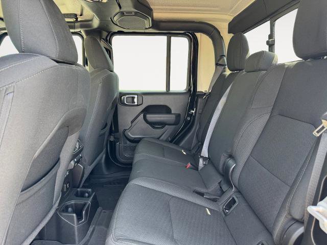 Used 2022 Jeep Gladiator Sport AWD/4WD image 13