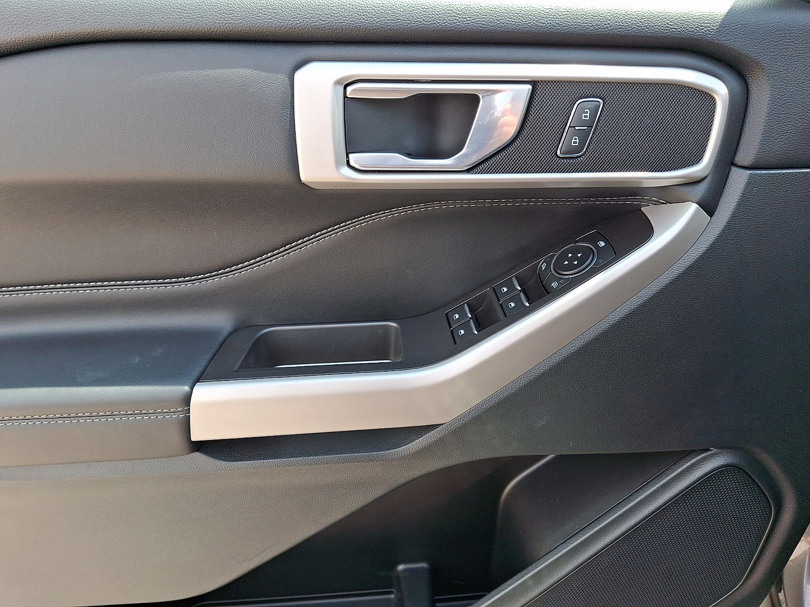 Certified 2024 Ford Explorer XLT w/ Equipment Group 202A image 16