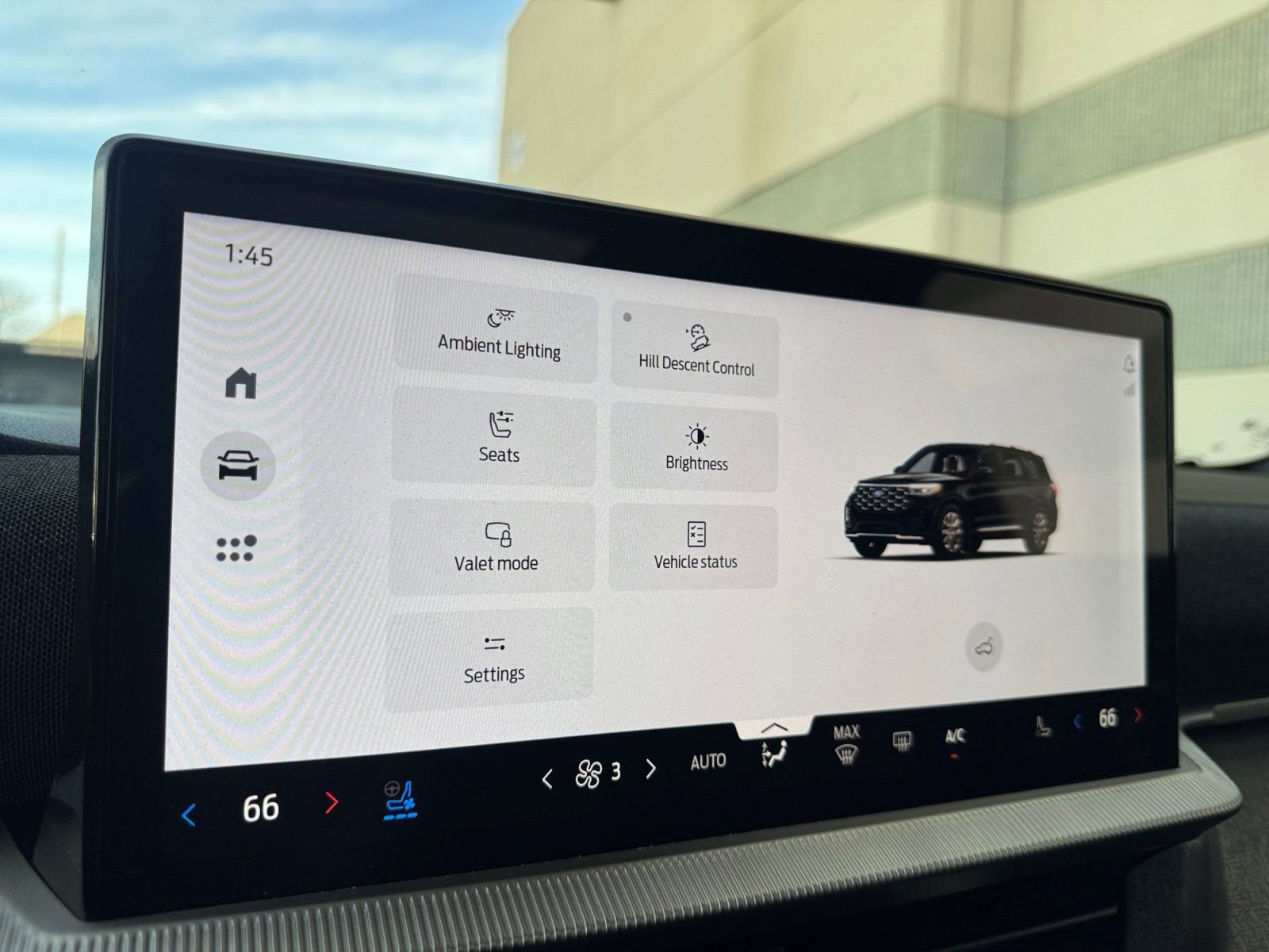 Certified 2025 Ford Explorer Platinum image 30