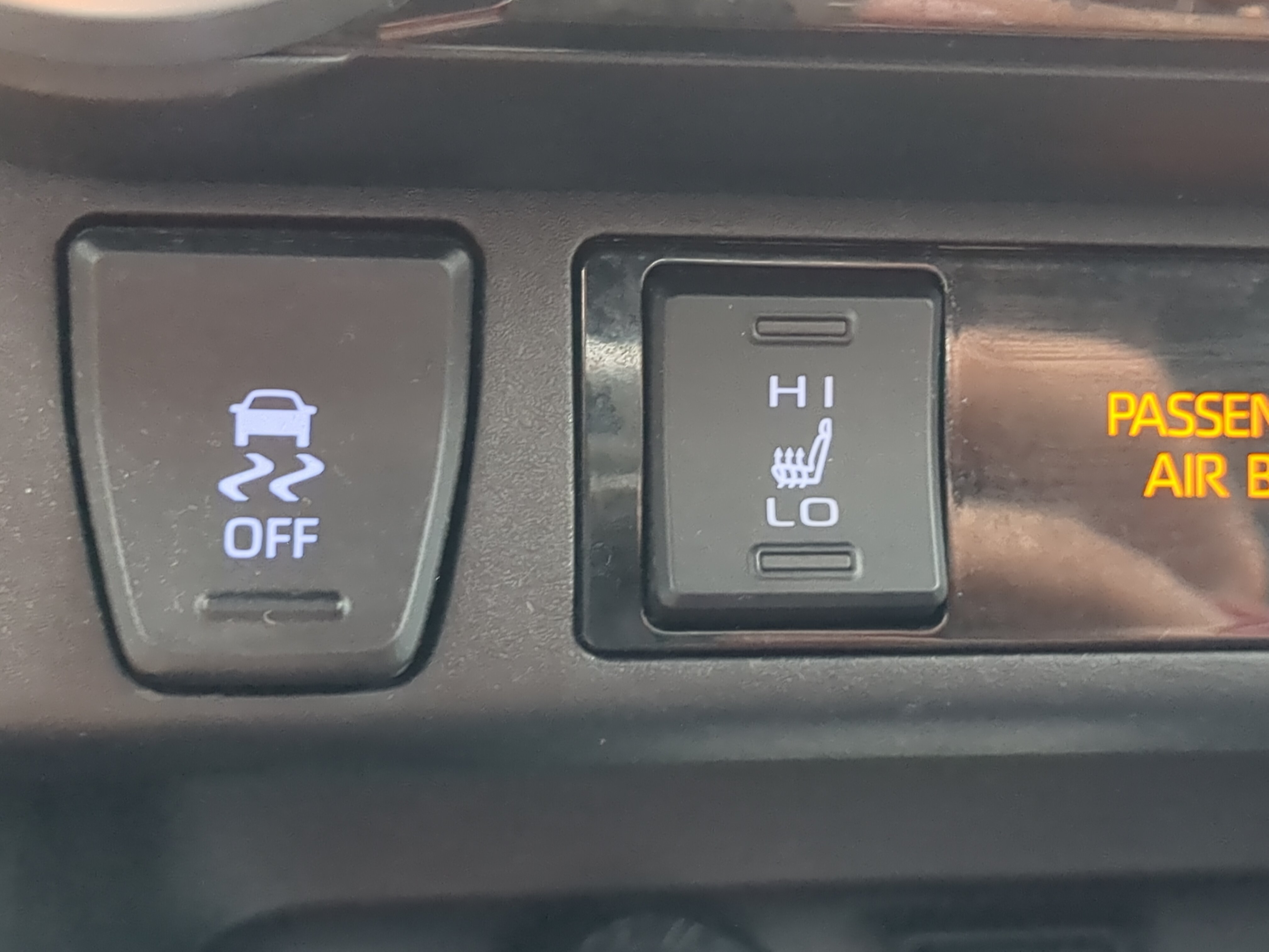 Used 2019 Toyota RAV4 XLE w/ Convenience Package FWD image 21
