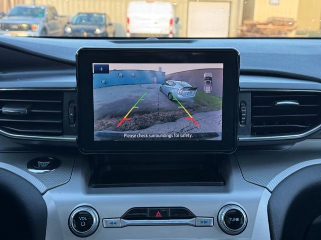 Certified 2022 Ford Explorer XLT w/ Equipment Group 202A AWD/4WD image 8