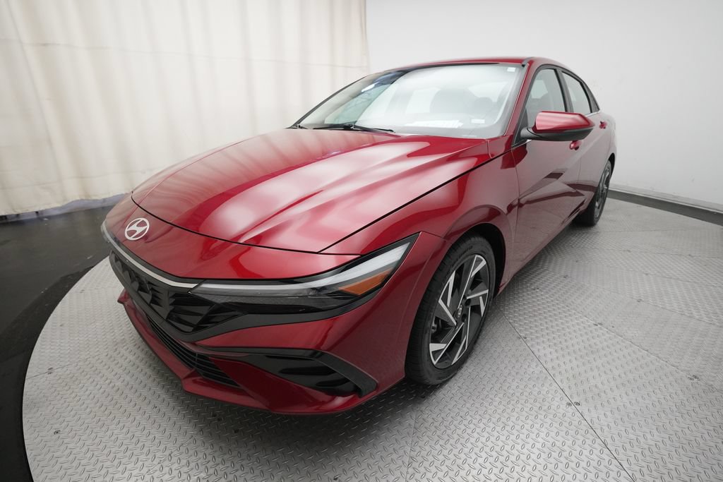 Used 2025 Hyundai Elantra Limited FWD image 12