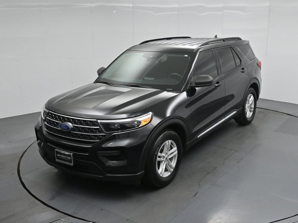Certified 2024 Ford Explorer XLT RWD image 30