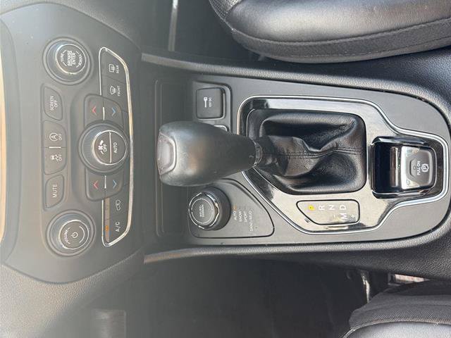 Used 2019 Jeep Cherokee Limited AWD/4WD image 15