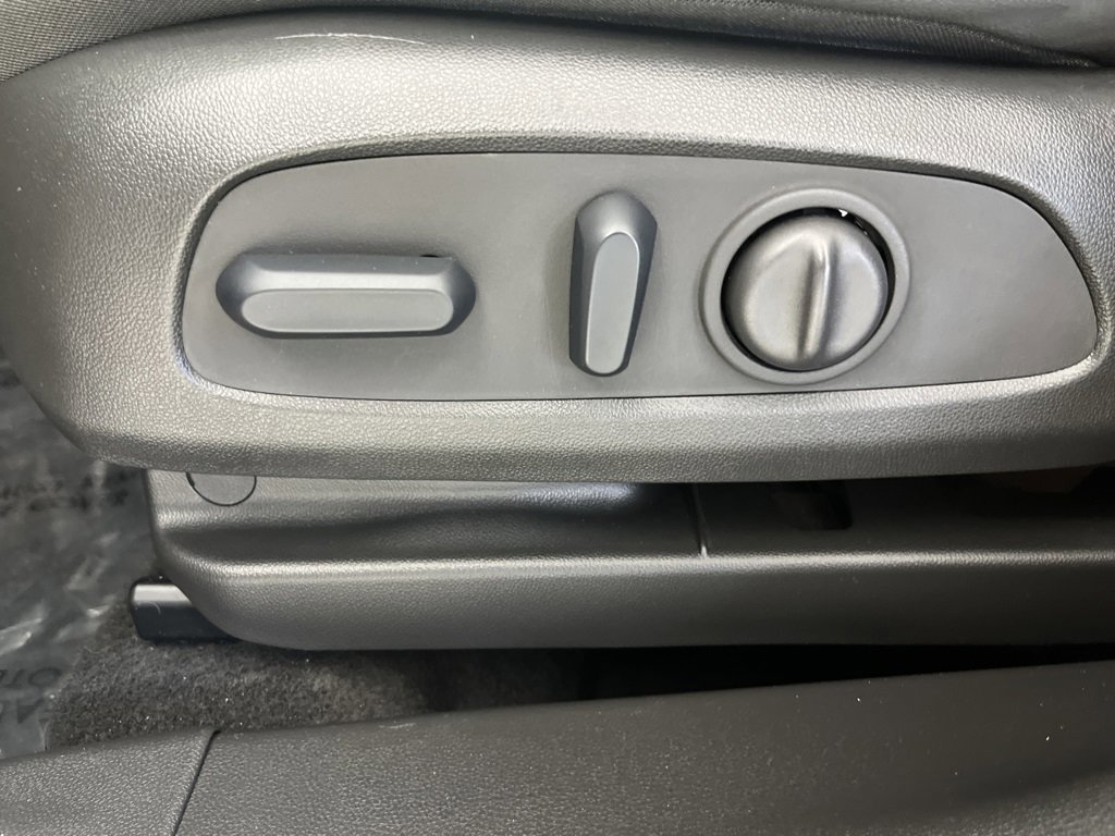 Used 2023 Buick Encore GX Essence w/ Experience Buick Package image 26