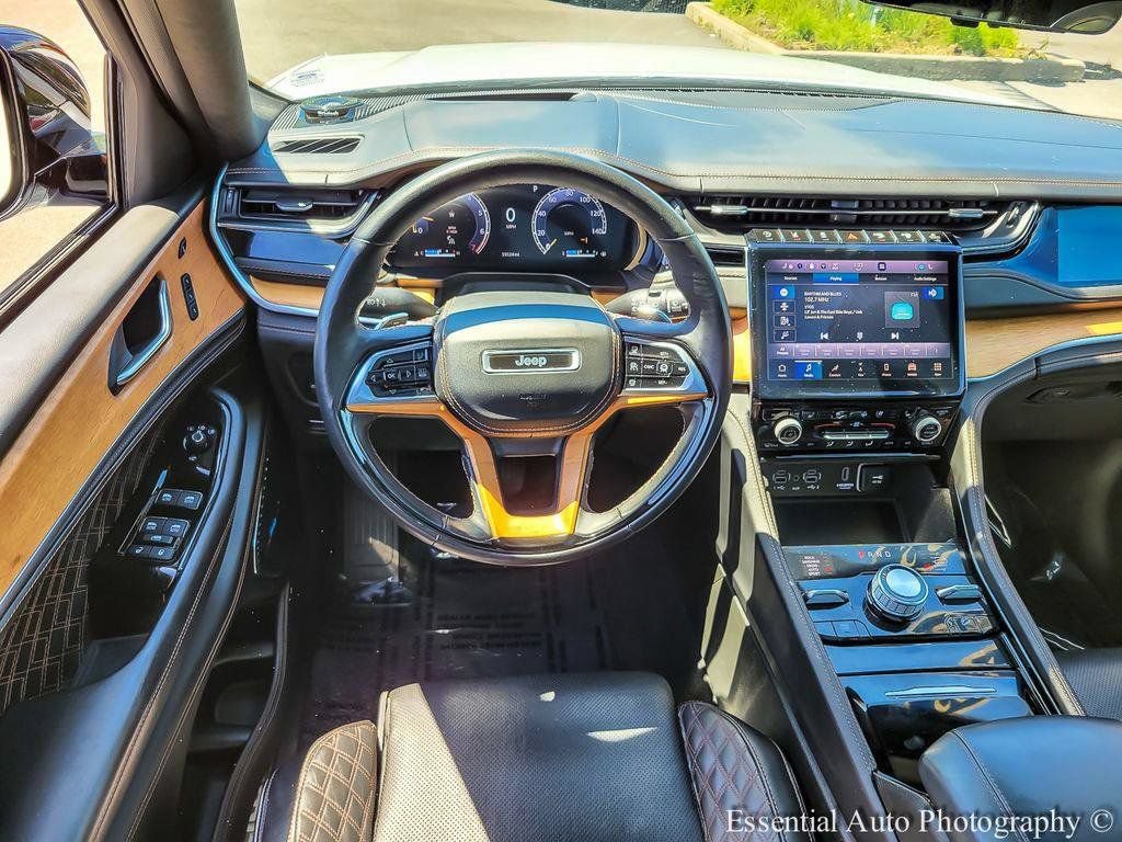 Used 2022 Jeep Grand Cherokee Summit AWD/4WD image 13