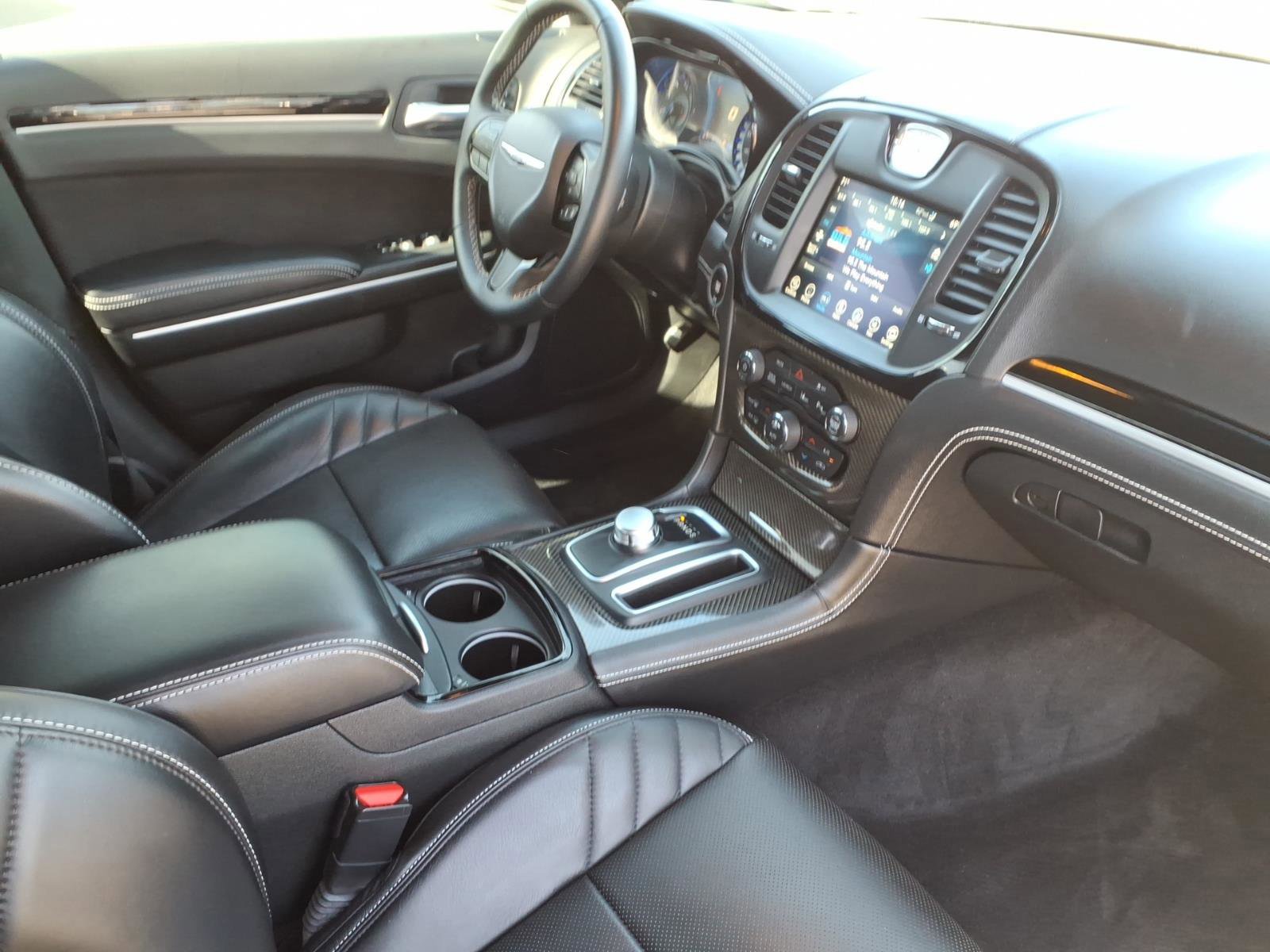 Used 2023 Chrysler 300 C image 9