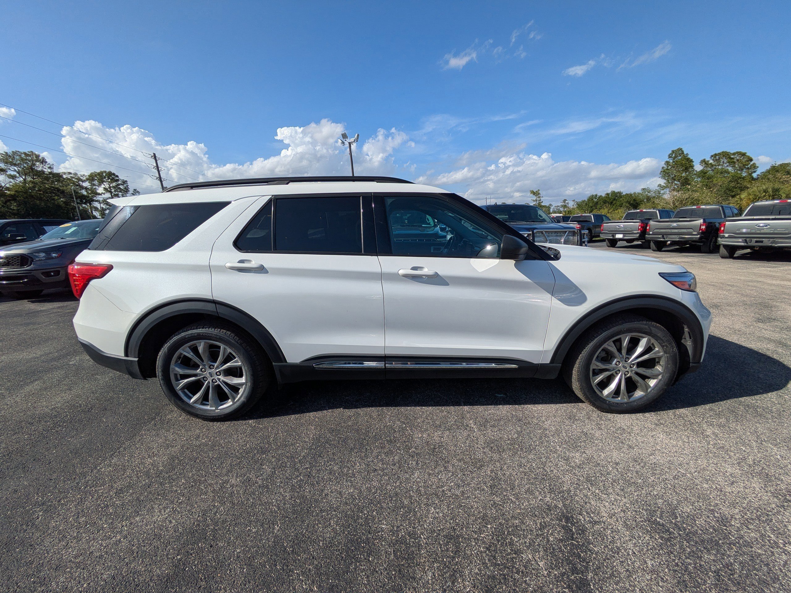 Certified 2022 Ford Explorer XLT w/ Equipment Group 202A RWD image 5