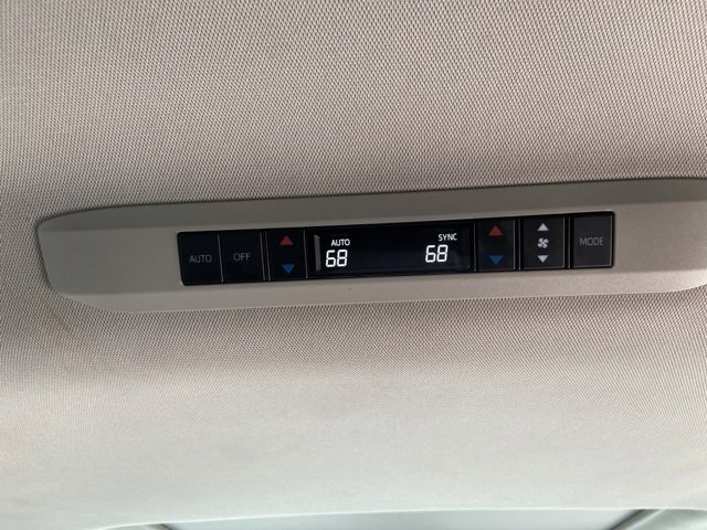 Used 2024 Toyota Sienna XLE image 18
