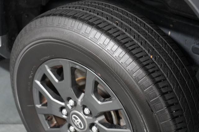 Used 2025 Toyota 4Runner SR5 AWD/4WD image 36