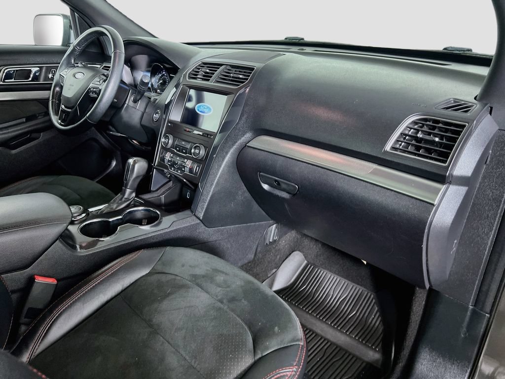Certified 2019 Ford Explorer XLT w/ Equipment Group 202A AWD/4WD image 35