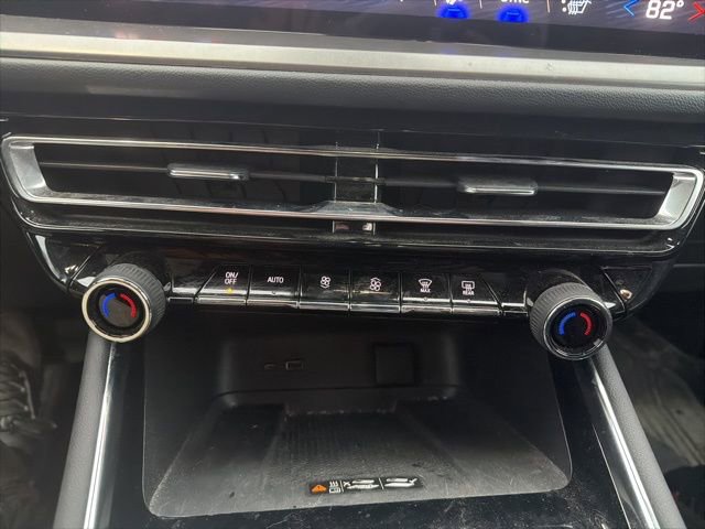 Used 2025 Chevrolet Traverse LT w/ Driver Confidence Package image 33