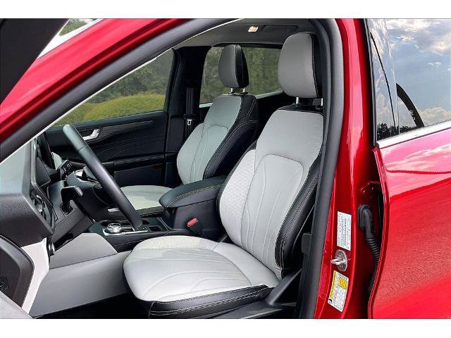 Certified 2026 Ford Escape Platinum w/ Premium Technology Package AWD/4WD image 19
