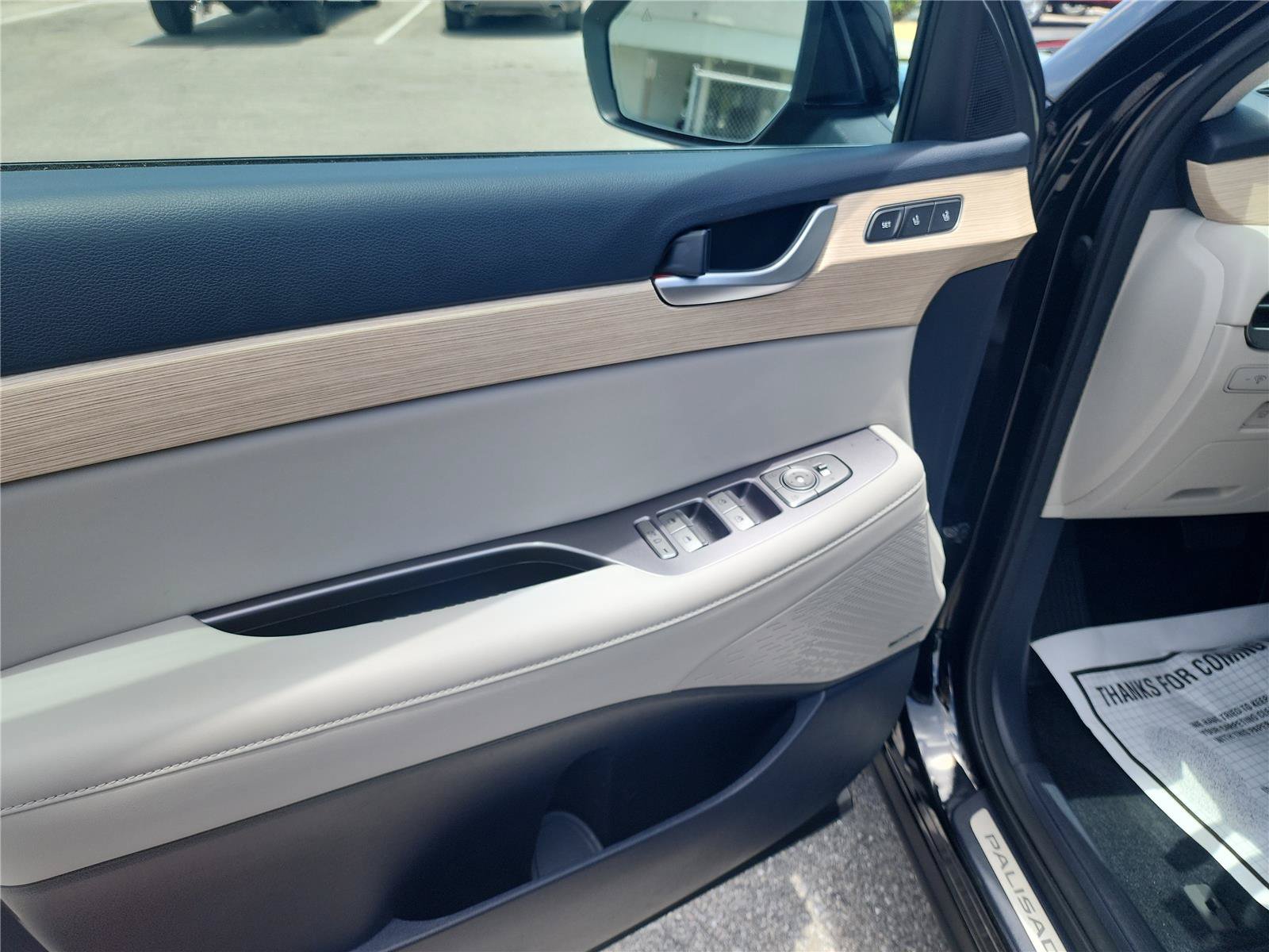Used 2024 Hyundai Palisade Limited FWD image 11