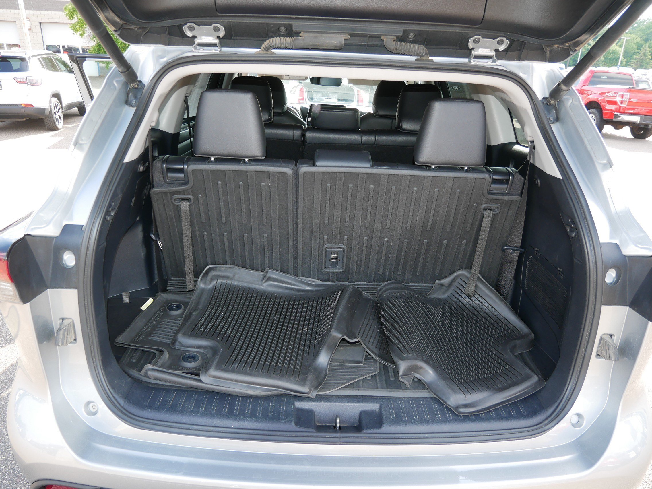 Used 2024 Toyota Highlander XLE AWD/4WD image 18