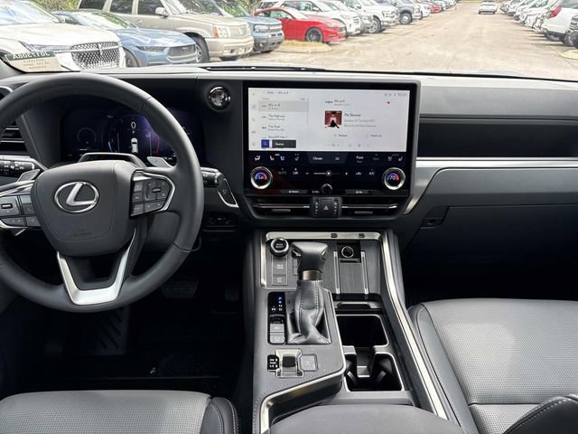 Used 2025 Lexus GX 550 w/ Accessory Package (2T) AWD/4WD image 16