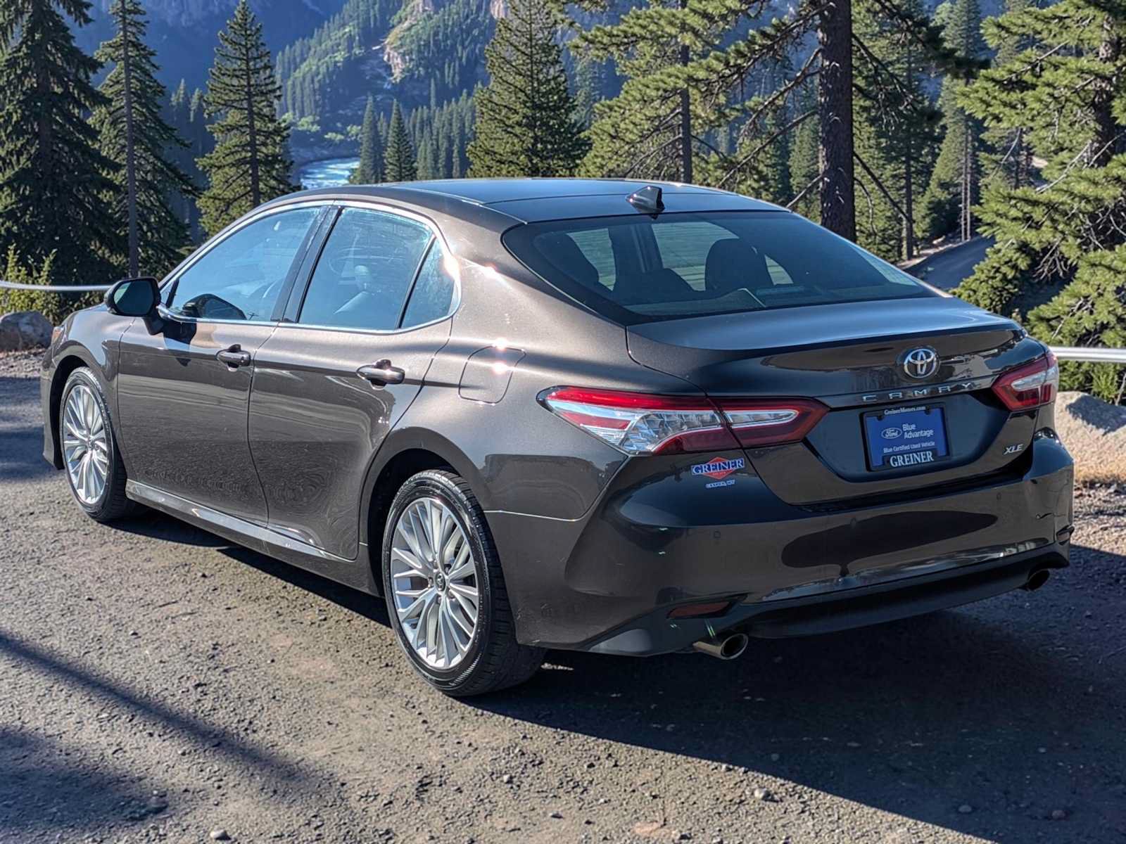 Used 2018 Toyota Camry XLE FWD image 4